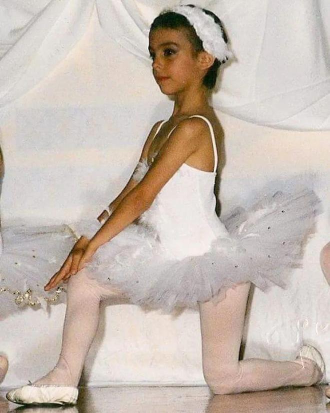 整形超10次生俩娃依然等不来一纸婚约？澳门新葡京app甜美柜姐做C罗9年女友(图34)