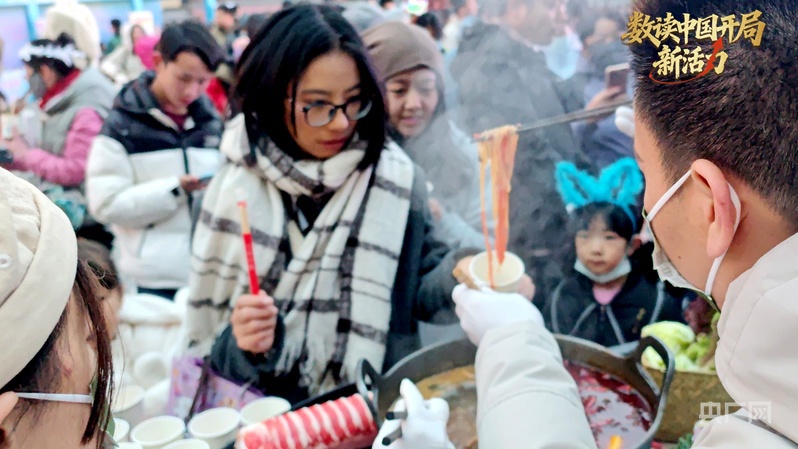 万游客踏冰追雪 高原“冷资源”焐热冬春消费澳门新葡京app数读中国开局新活力丨超百(图4)