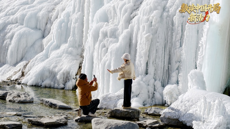 万游客踏冰追雪 高原“冷资源”焐热冬春消费澳门新葡京app数读中国开局新活力丨超百(图9) 万游客踏冰追雪 高原“冷资源”焐热冬春消费澳门新葡京app数读中国开局新活力丨超百(图9)