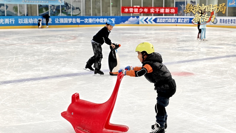 万游客踏冰追雪 高原“冷资源”焐热冬春消费澳门新葡京app数读中国开局新活力丨超百(图6) 万游客踏冰追雪 高原“冷资源”焐热冬春消费澳门新葡京app数读中国开局新活力丨超百(图6)